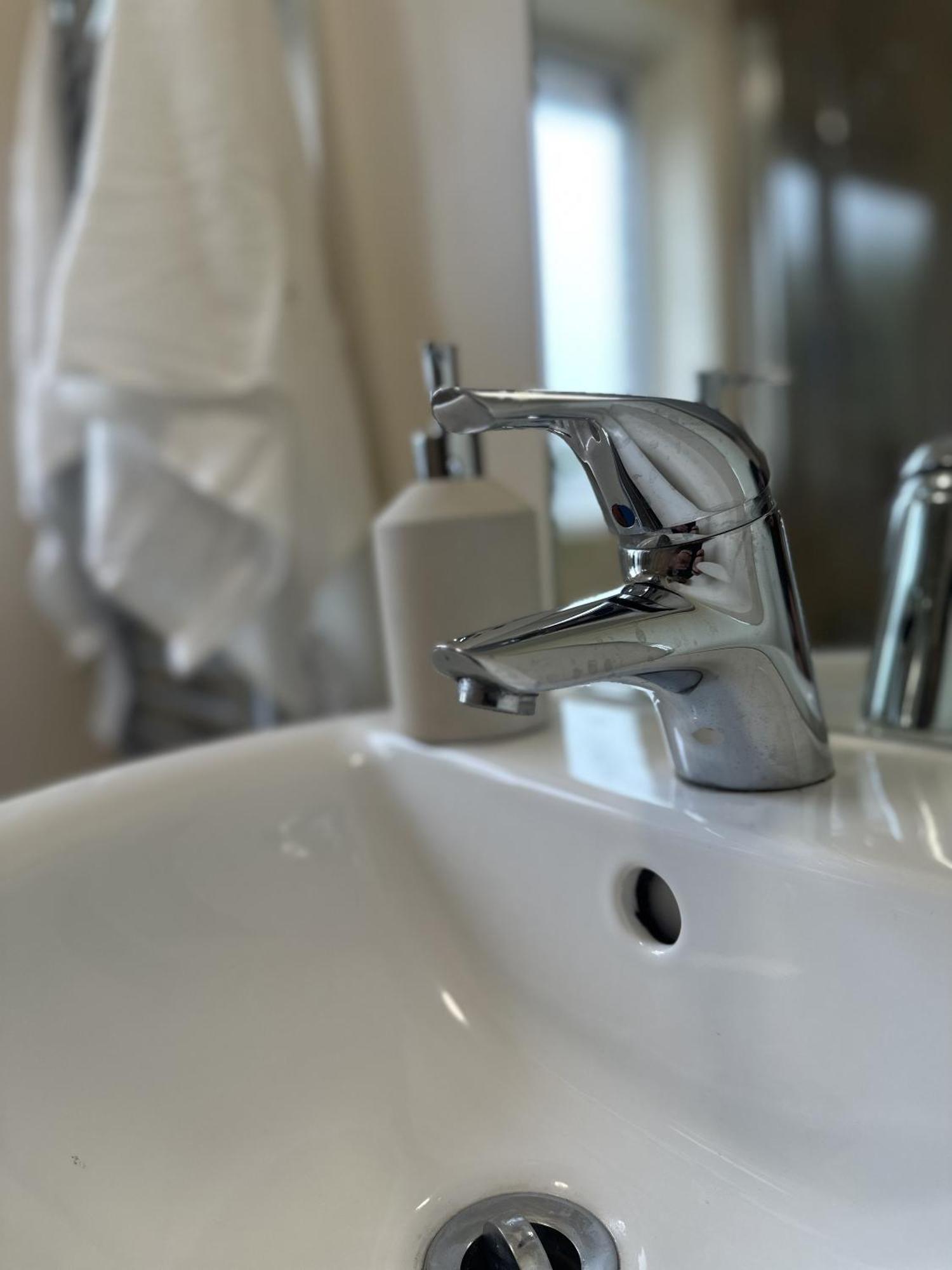 2 Bdr City Centre Apartment With Parking 카디프 외부 사진