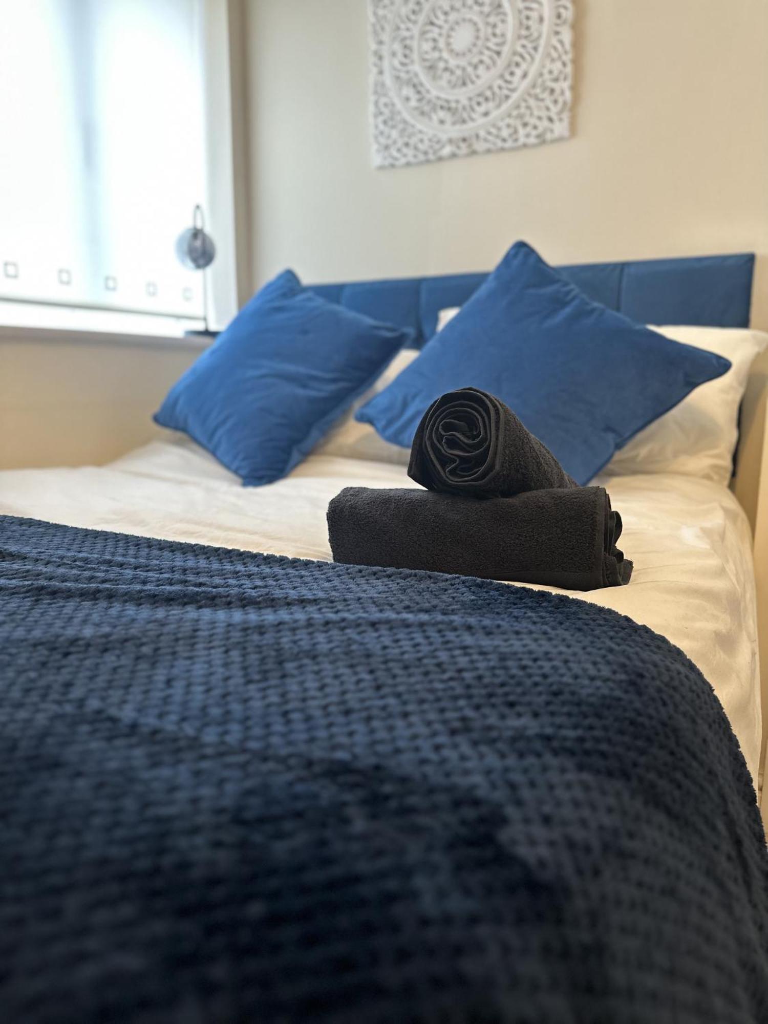 2 Bdr City Centre Apartment With Parking 카디프 외부 사진