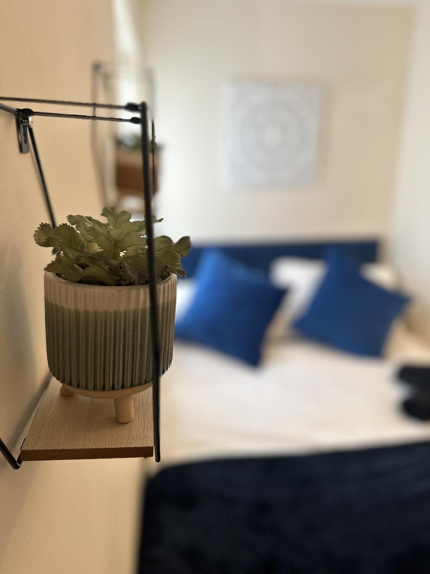 2 Bdr City Centre Apartment With Parking 카디프 외부 사진
